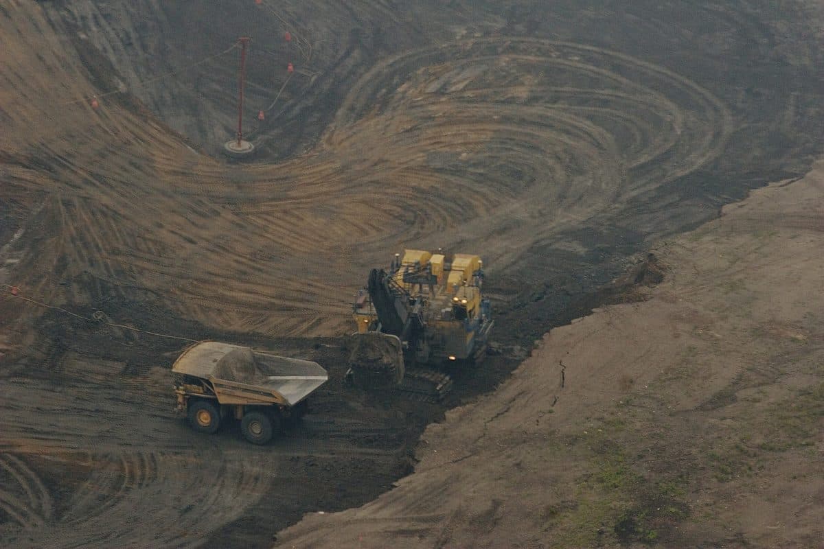 Tar-sands-extraction-Alberta1