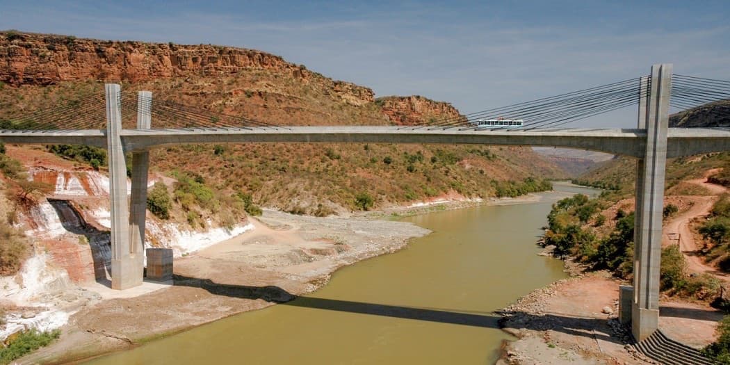 Bro over Den blå Nilen.