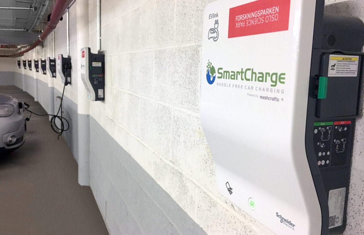 Illustrasjon av SmartCharge montert på vegg