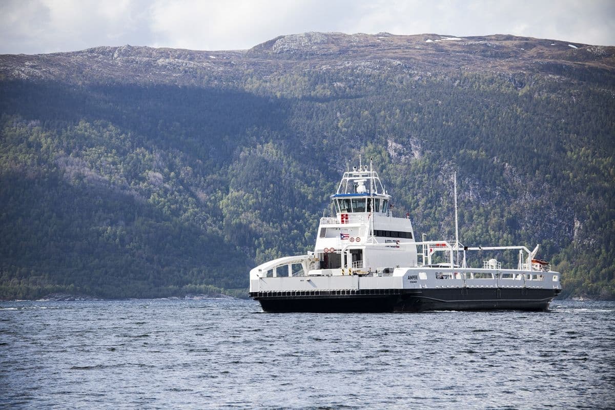 Nullutslipp: Batteriferja "Ampere" har trafikkert Lavik-Oppedal-sambandet på Sognefjorden siden februar 2015 (foto: Bård Ek)