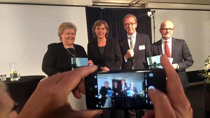 Erna Solberg, Connie Hedegaard, Idar Kreutzer og Vidar Helgesen ved lanseringa av rapporten om grøn konkurransekraft (foto: Jo Randen/regjeringen.no).