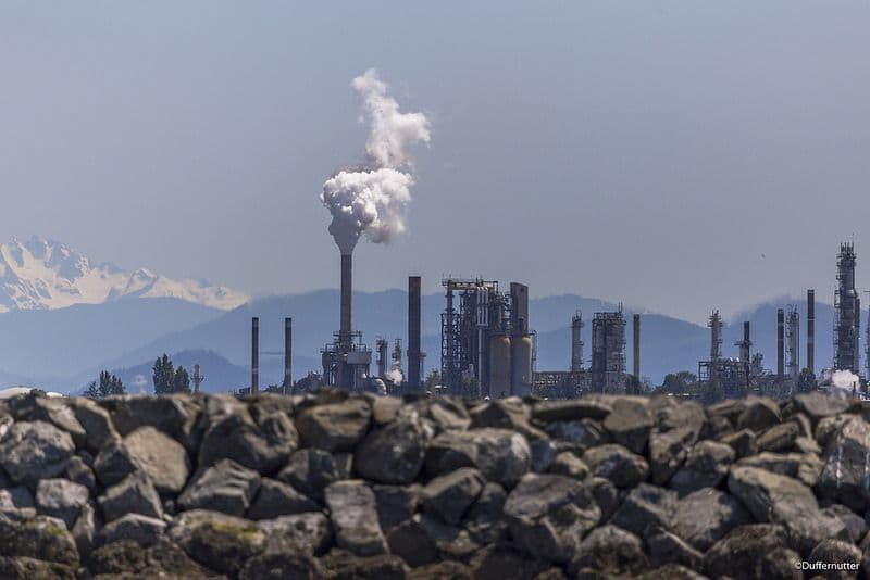 Nok fossil energi til å bruke opp karbonbudsjettet. Her raffineri i delstaten Washington, USA.