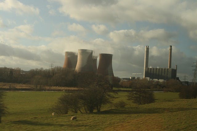 Stenges ned. Rugeley, eid av franske Engie, er et av kullkraftverkene som nå stenges ned i Storbritannia. (Foto: Matthew Black)  