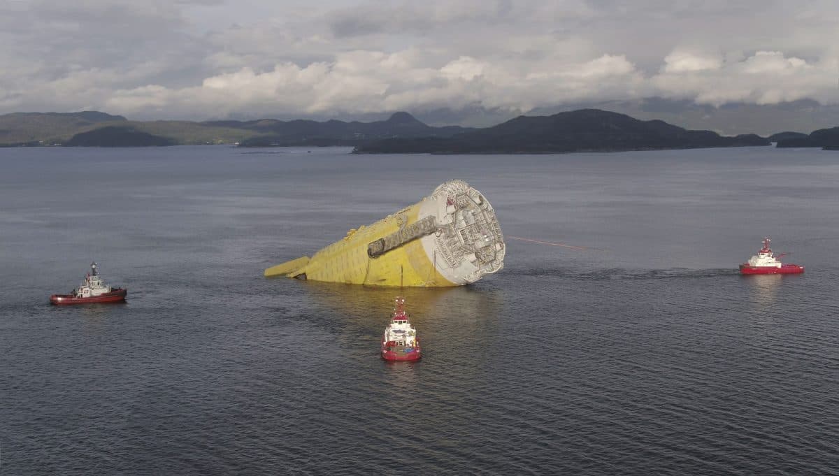 Photo- Espen Rønnevik og Roar LindefjeldStatoil – Statoil – Aasta Hansteen substructure upending – 1457842_