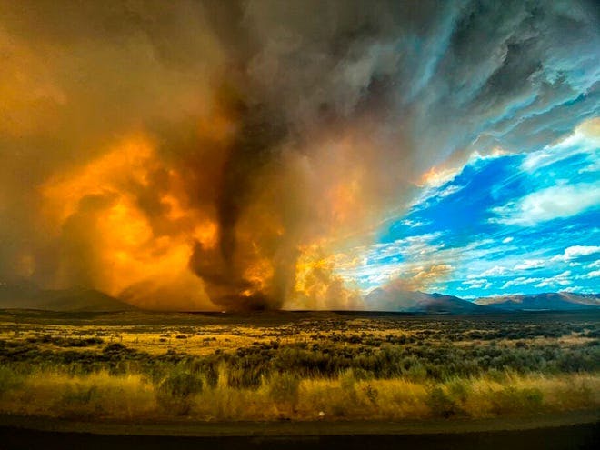 Loyalton,_California_Fire_Tornado-2020-08-16