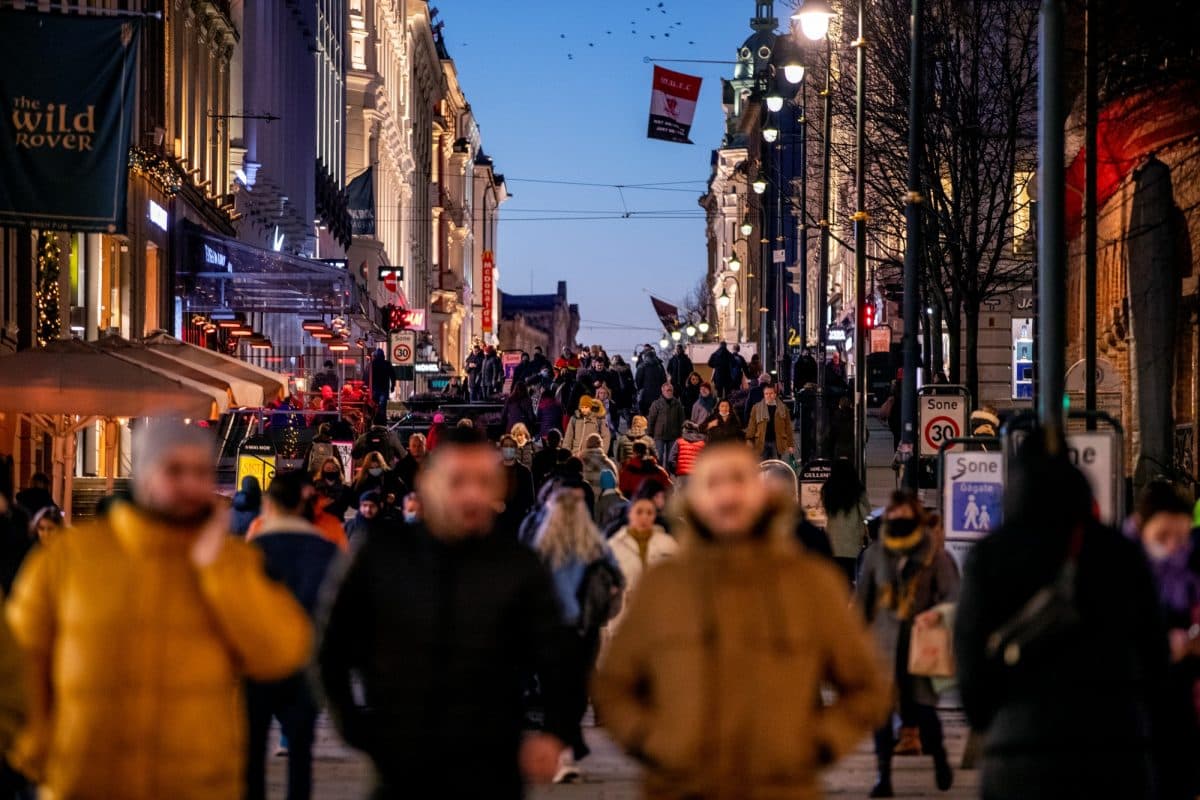 folk på karl johans gate