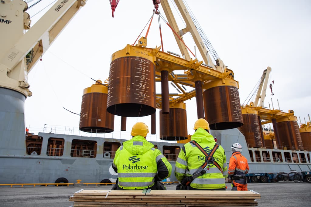 Johan Castberg SAL Trina offloading subsea equipment at Polarbase, Hammerfest 4. May 2020 – 287