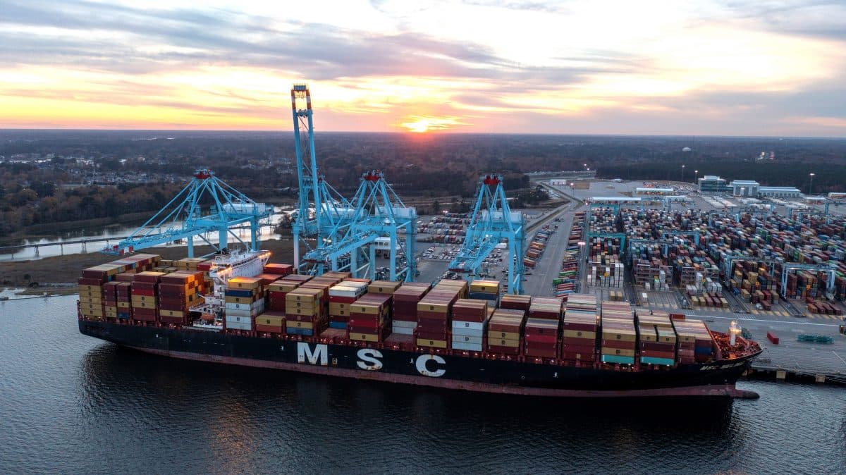 Bilde av containerhavn i Virginia.