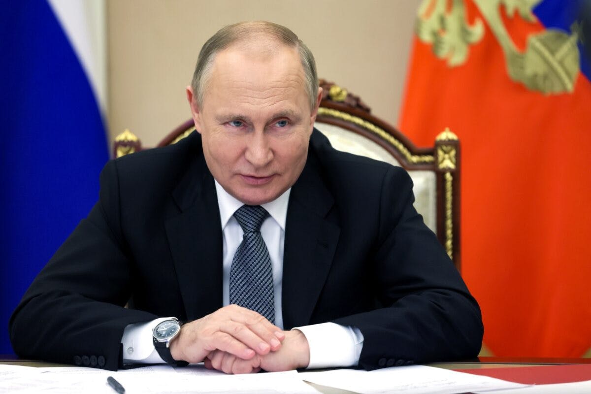 Vladimir Putin bak skrivebord