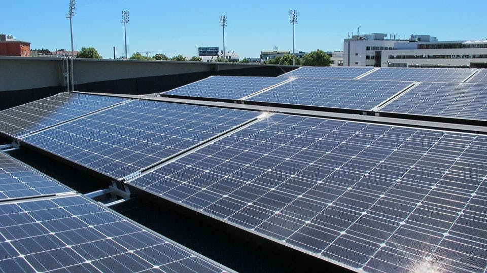 Solceller på taket av Bislett stadion