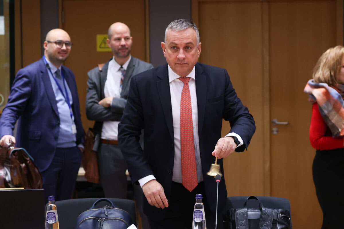 308909ed-a6a2-4f46-8308-2069c9443d5a