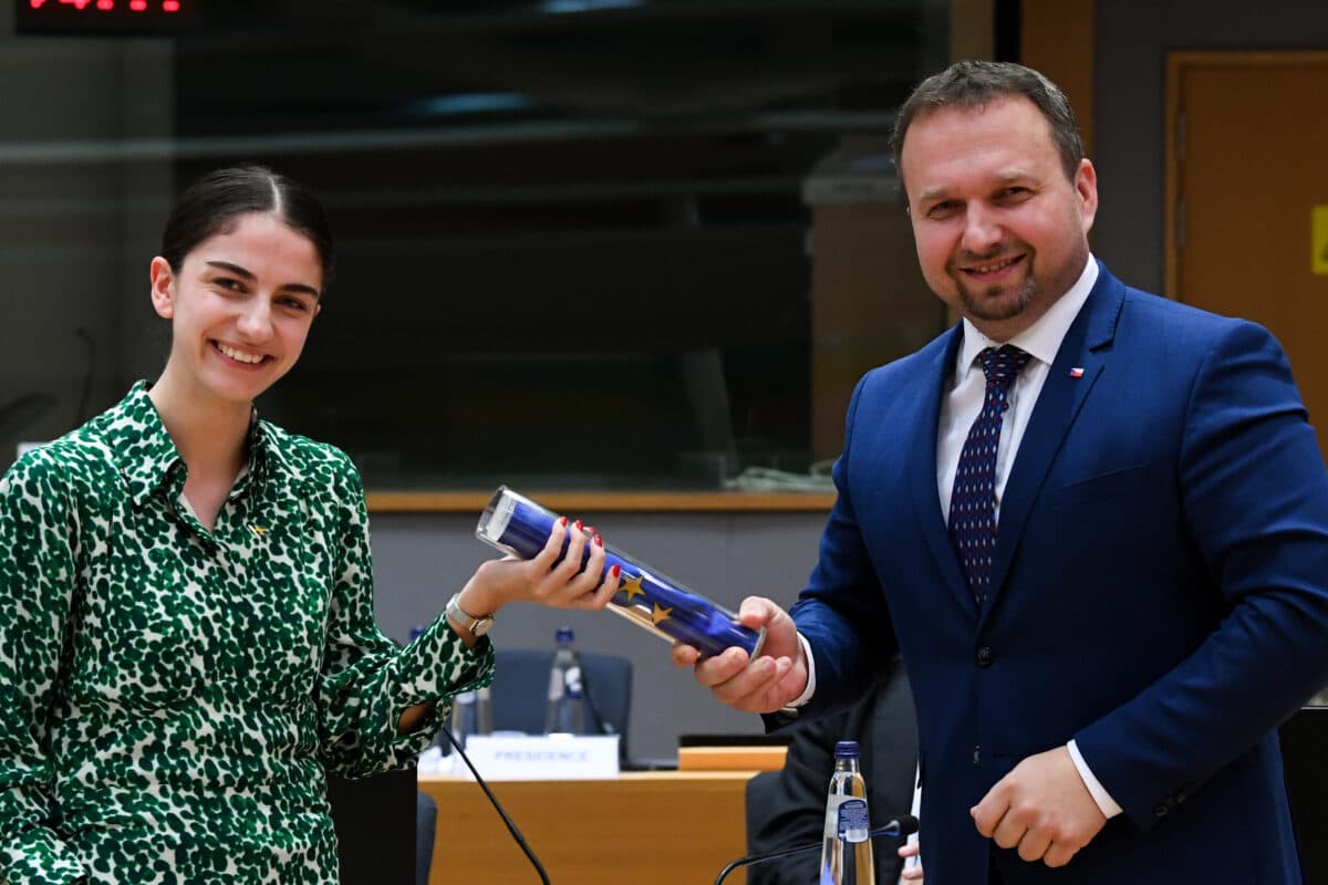 7446004c-75d1-4a83-8b4b-75d63e1e148a