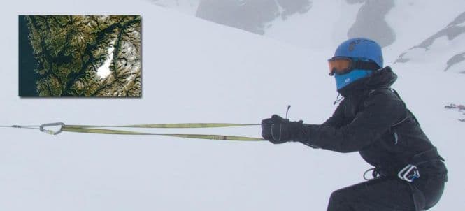 Sarah Berben tester om ankeret i snøen holder